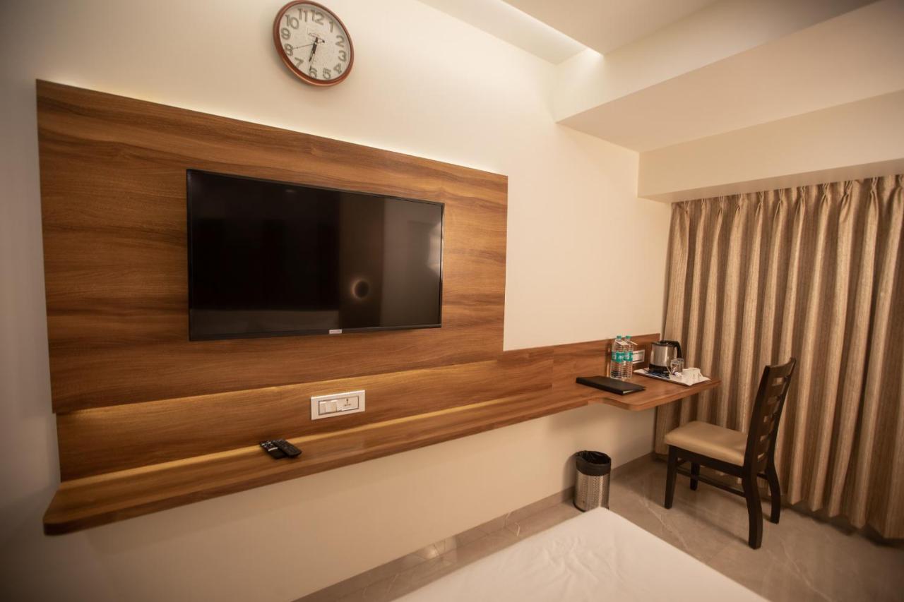 Hotel Naaz Executive Mumbai Exterior photo