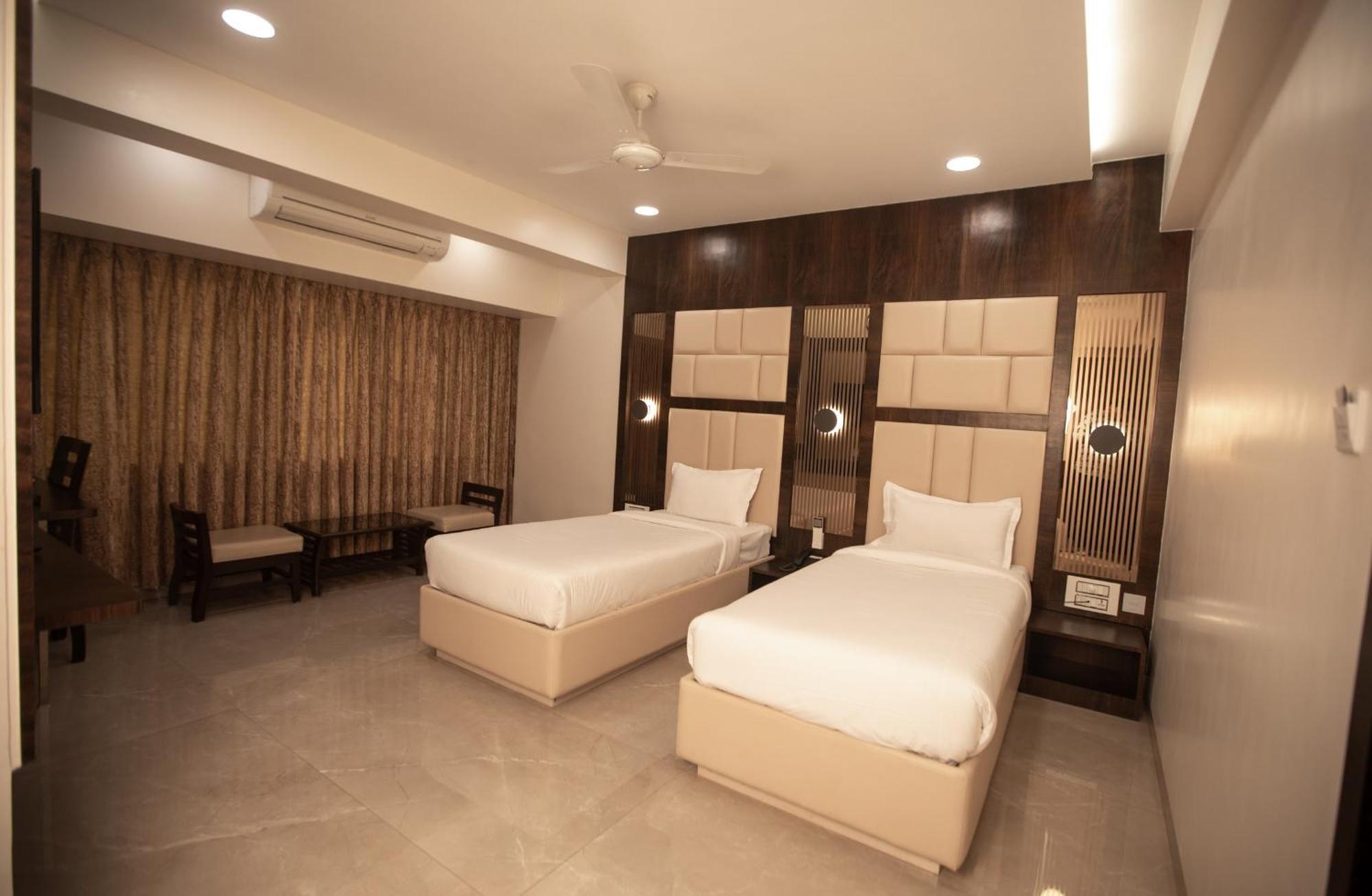 Hotel Naaz Executive Mumbai Exterior photo